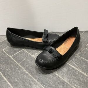 Women’s Yuu Raven Slip On Loafer Bow Tie Detail Size 11